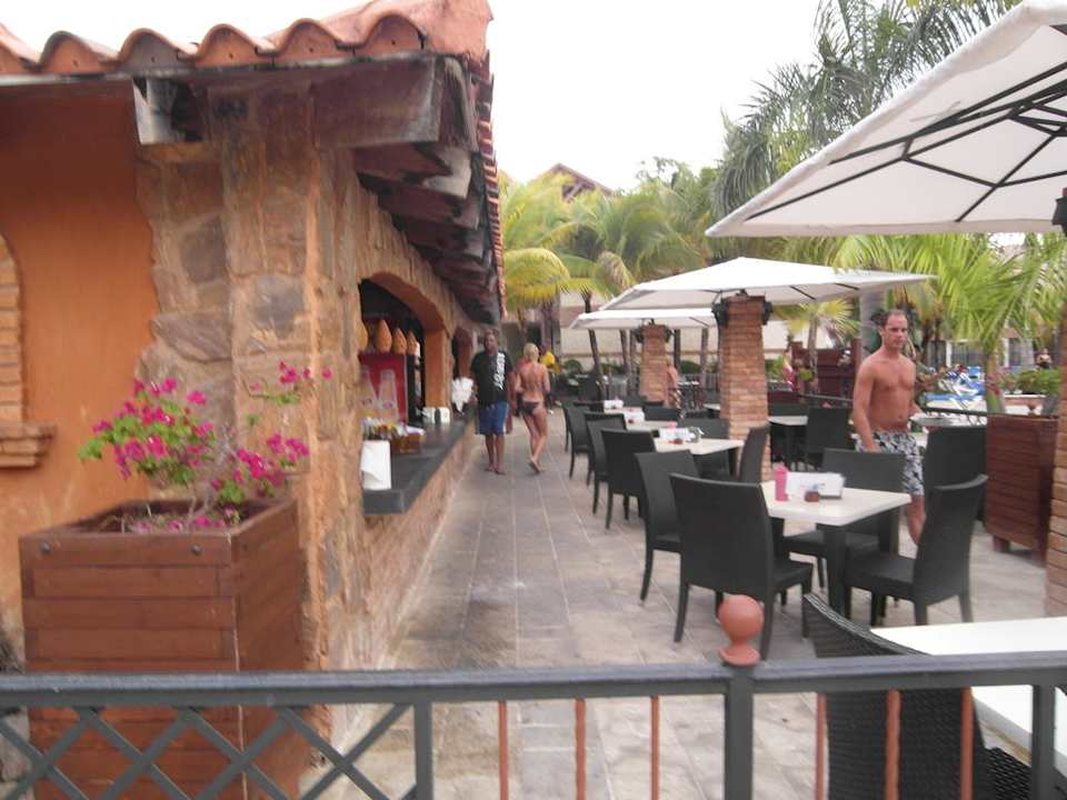Bar & Italiener am Pool Villas Bavaro Resort & Spa