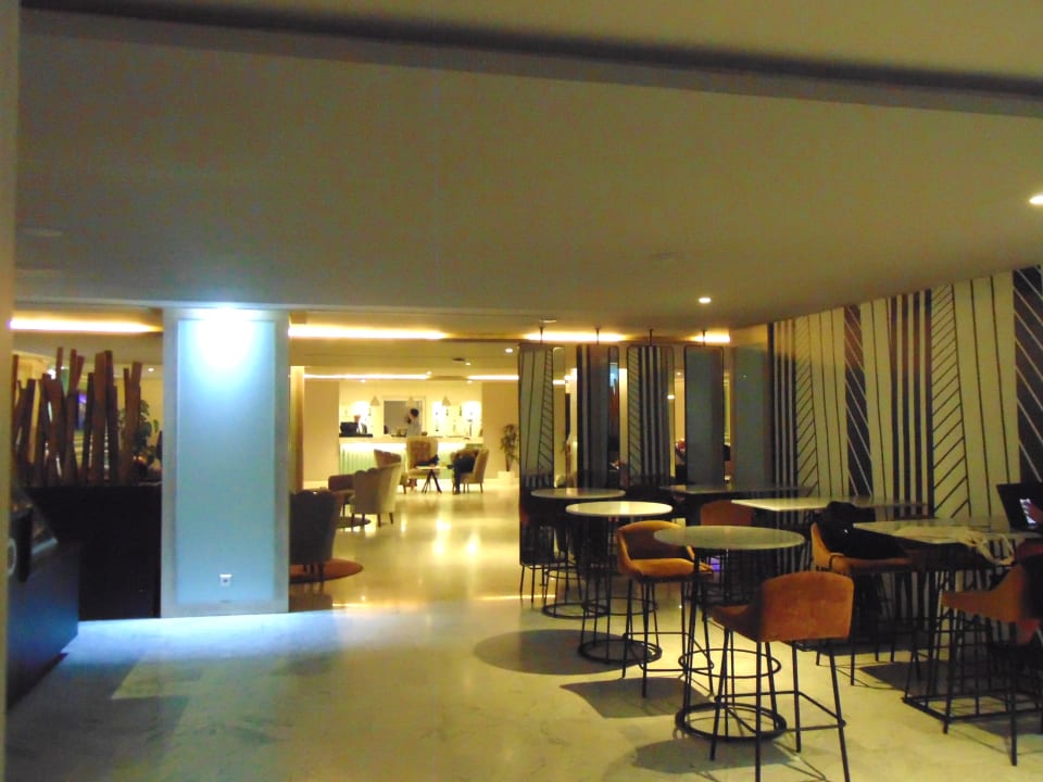 Gastro Hotel Golden Tulip El Mechtel