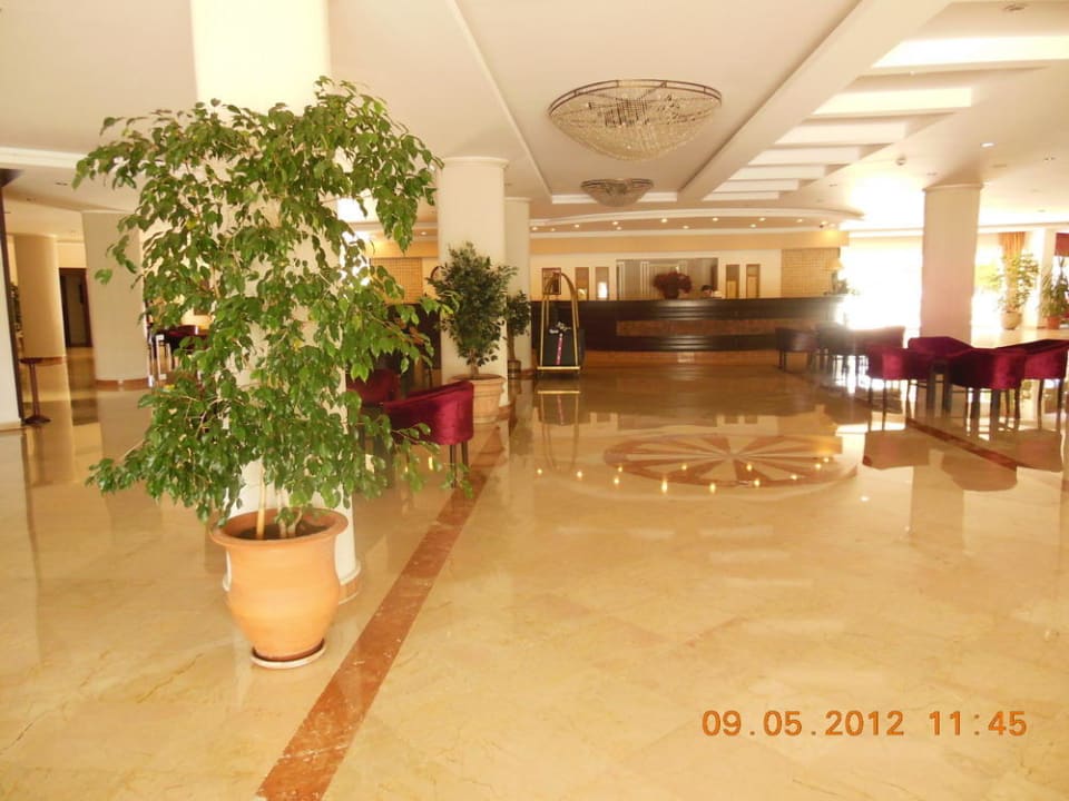 Hoteleingang Hotel Royal Garden Beach