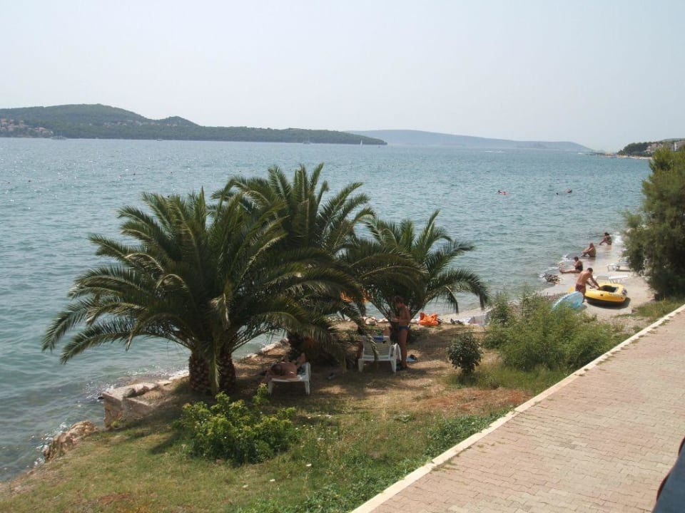 Uferpromenade und Strand Hotel Val