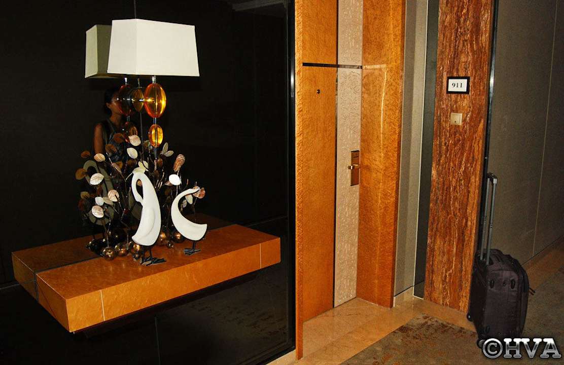 Dekorierter Eingang zu unserem Zimmer Sheraton Hotel Qiandao Lake Resort