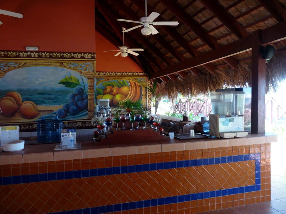 Unter anderem konnte man sich hier Getränke holen Bahia Principe Grand El Portillo
