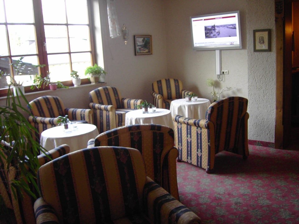 Sitzecke mit Fernseher Wellnesshotel Zechmeisterlehen