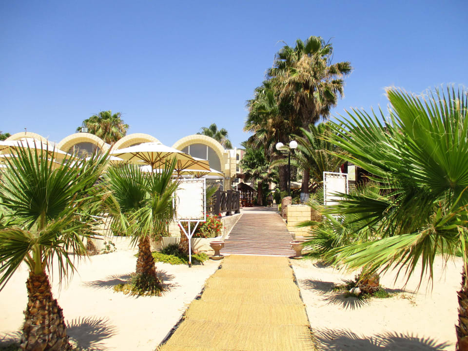Weg zum Strand Hotel Paradis Palace