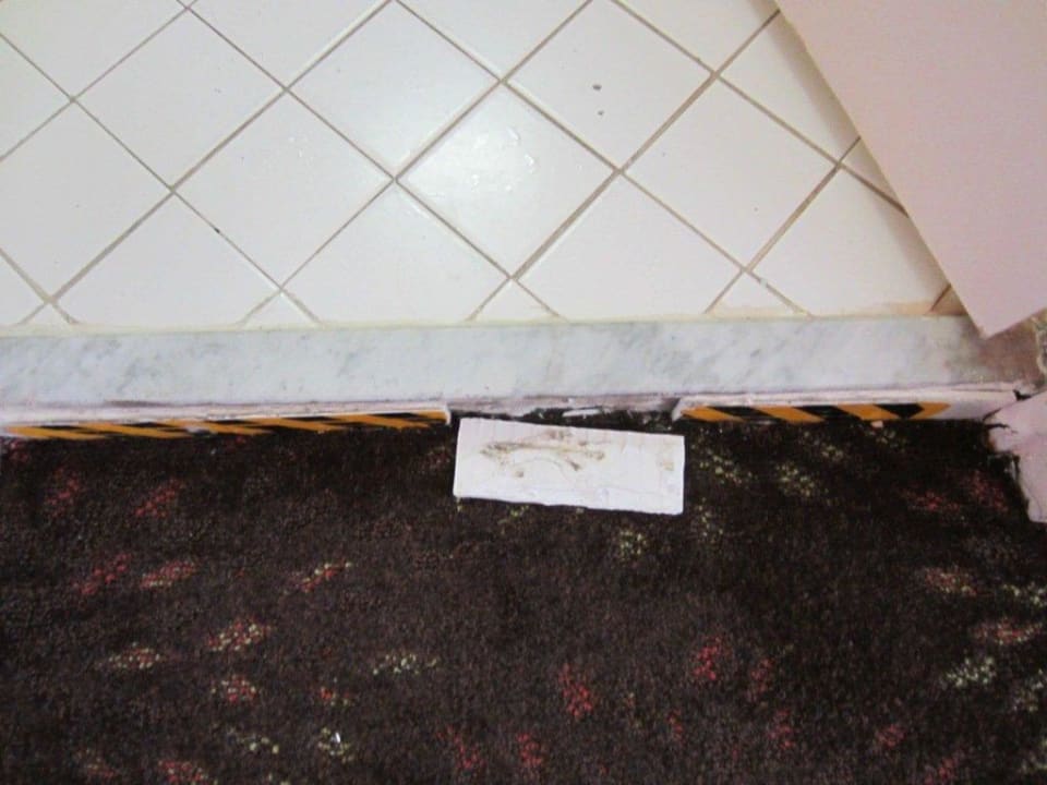 Fliese fällt ab Lexington Hotel Miami Beach