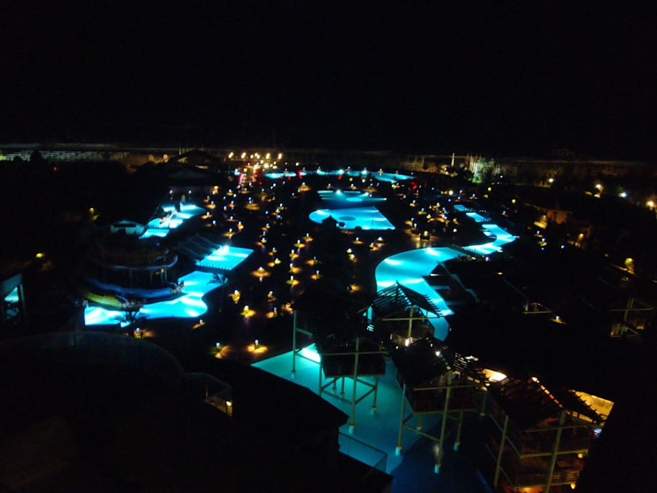 Pool bei Nacht Limak Lara Deluxe Hotel & Resort
