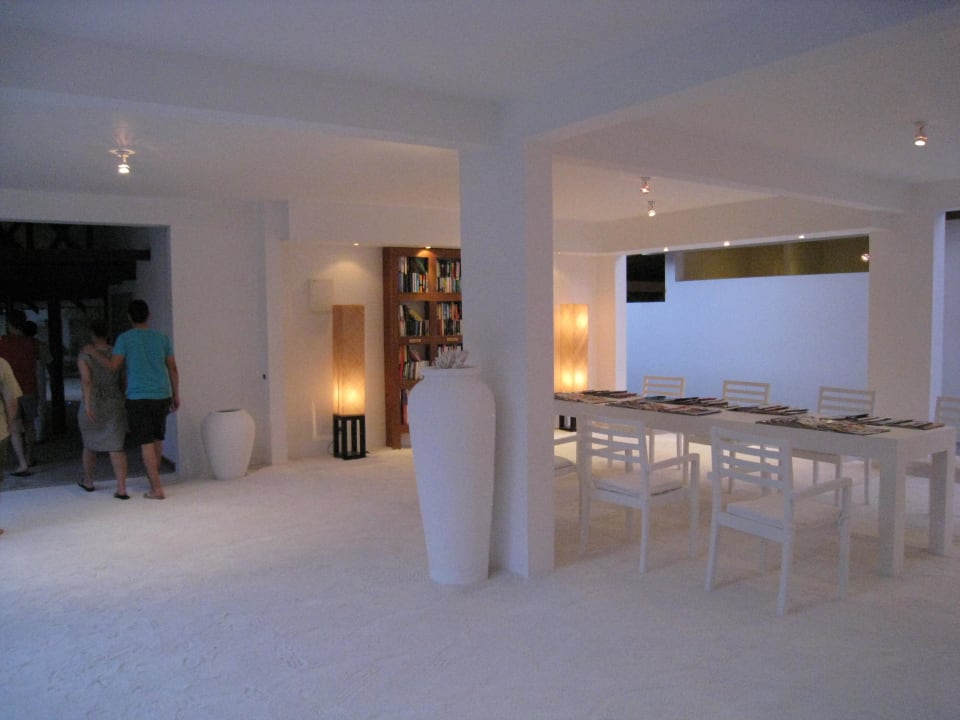 Ruheecke/offene Bibliothek im Sand ananea Diamonds Athuruga