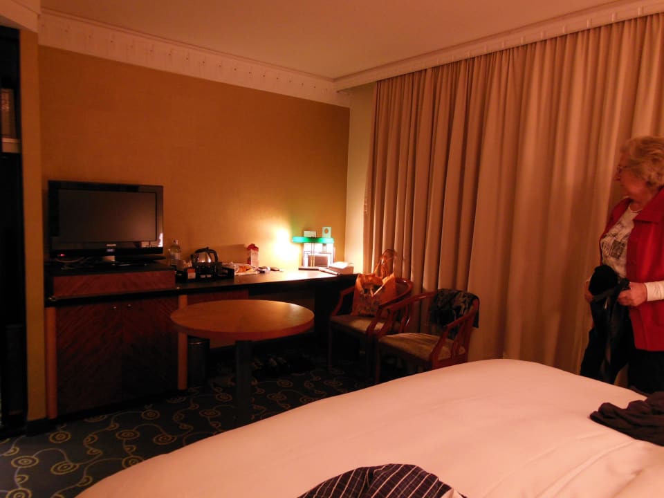 Großer Fernseher und Schreibtisch Hotel Am Konzerthaus - MGallery