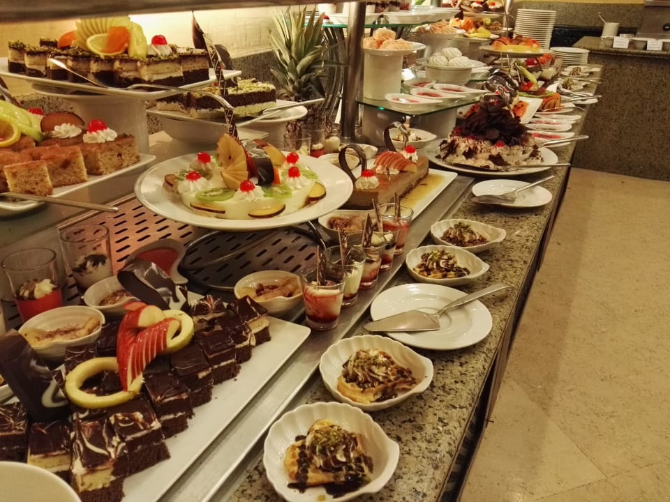 Buffet am Abend  Hotel JAZ Makadi Star & Spa