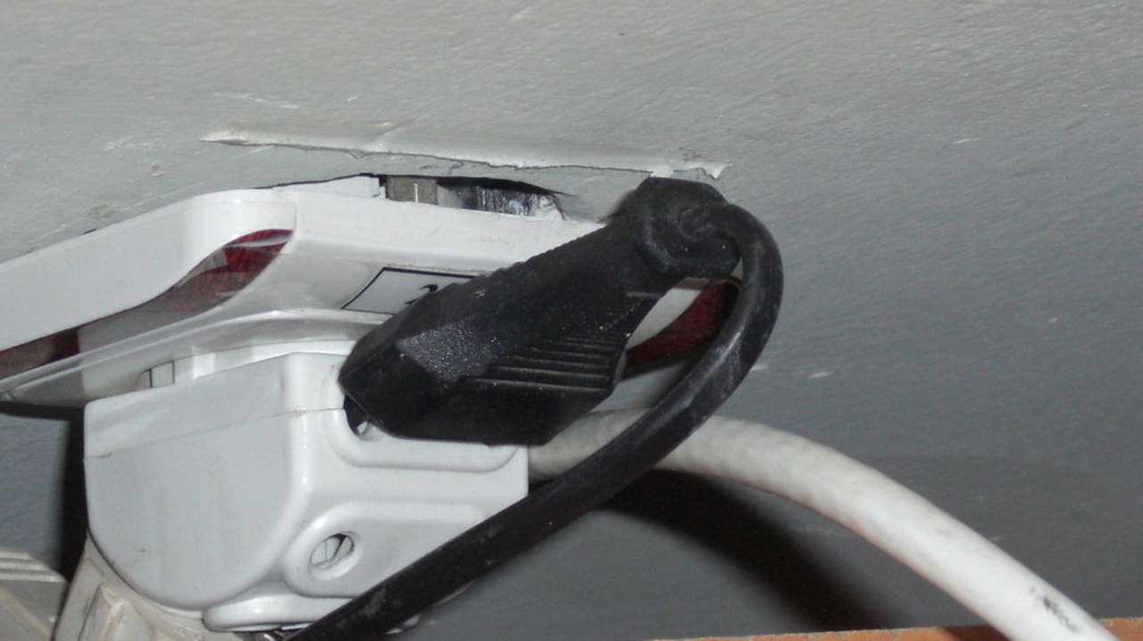 Steckdose des Fernsehers und Kühlschrankes Hotel Aslan City Kleopatra