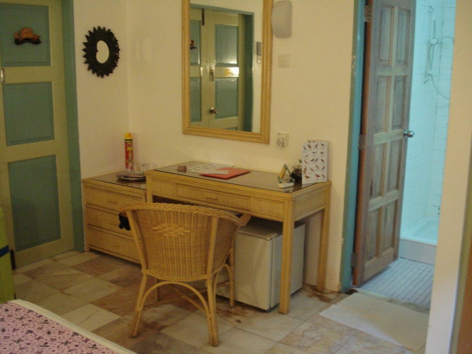Schreibtisch im Zimmer Hotel Beach Garden Resort