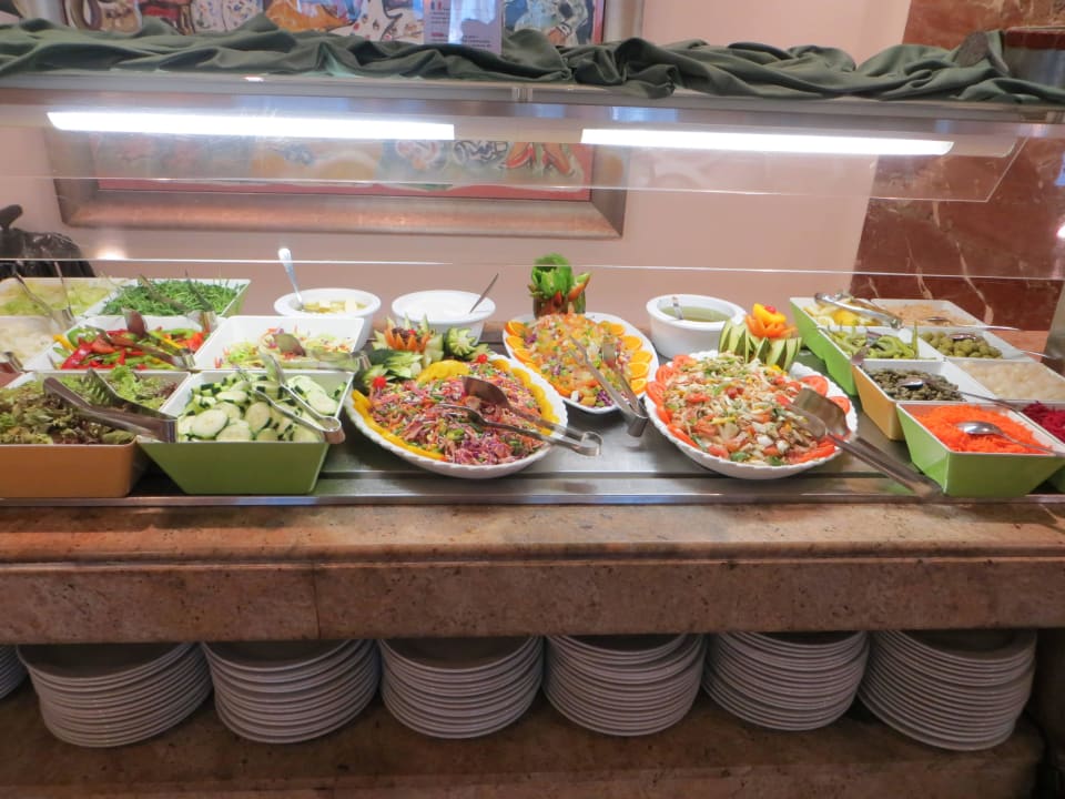 So gut sieht das Abendbuffet nicht immer aus Aparthotel Playa Dorada