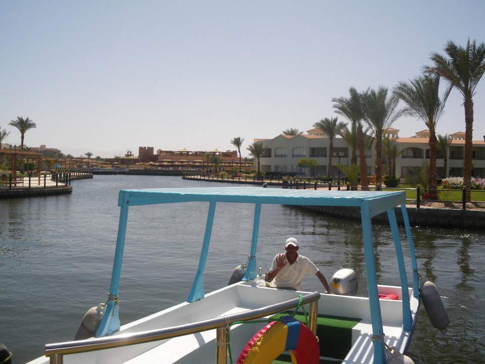 Lagune mit Boot Pickalbatros Dana Beach Resort - Hurghada