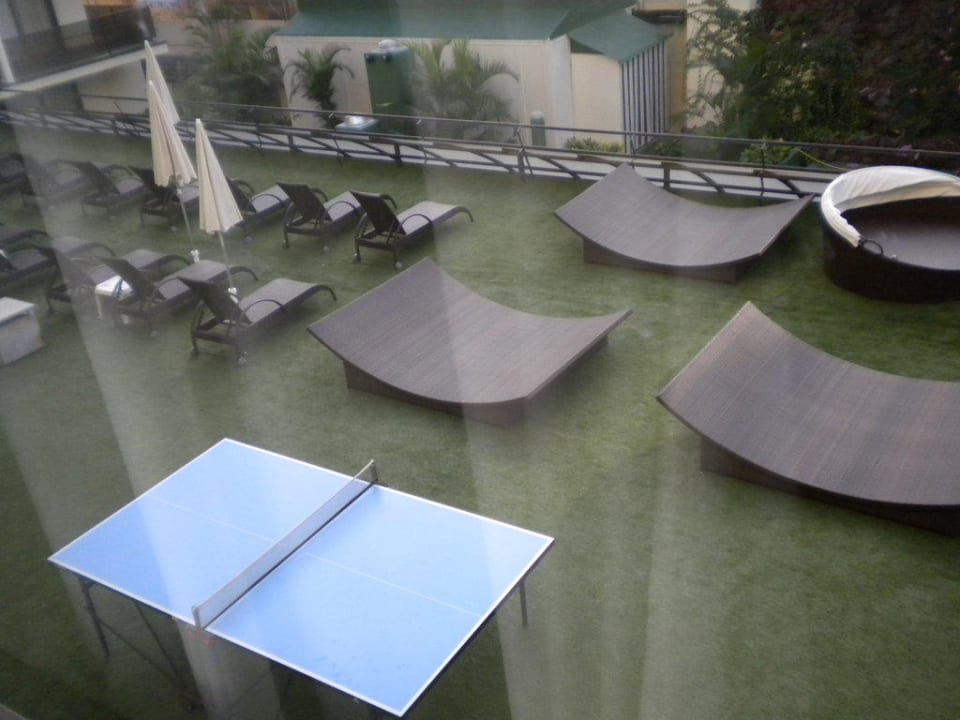 Sonnenliegen zur Innenseite  Hotel ValleMar