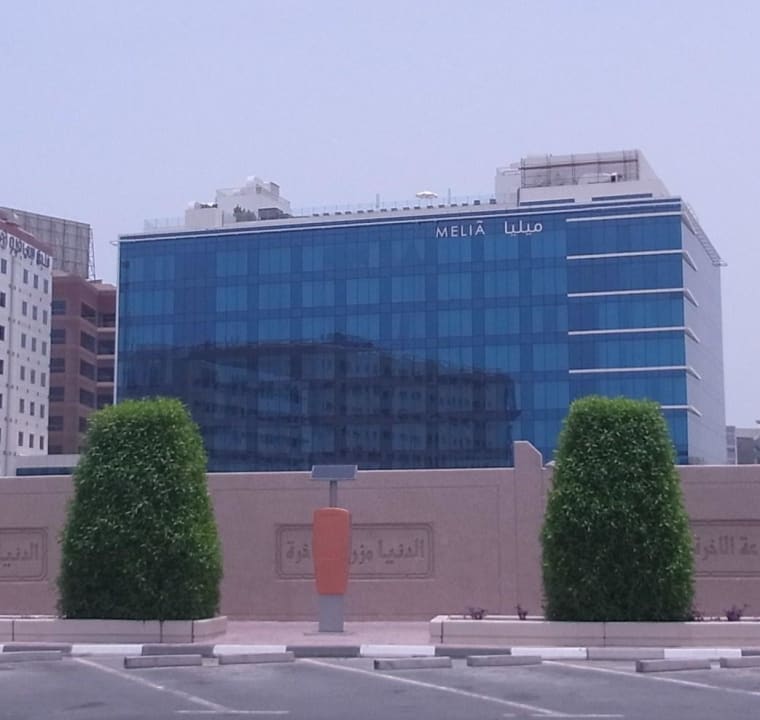 Von Aussen Oben der Pool mit Blick über Dubai The Canvas Hotel Dubai MGallery By Sofitel