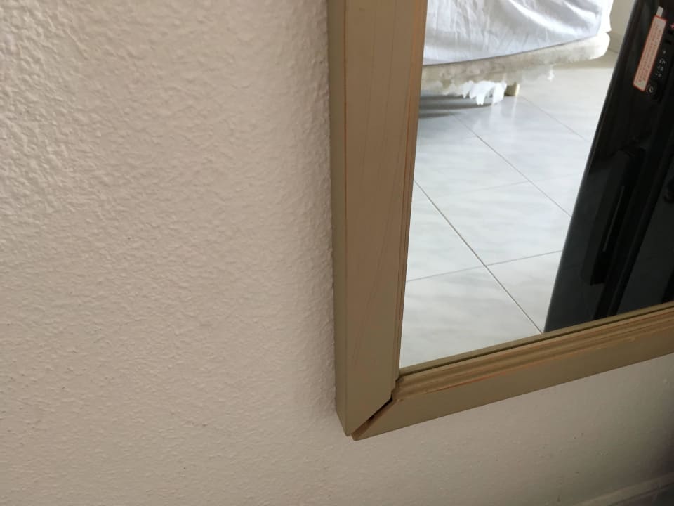 Der Spiegel fällt fast auseinander SBH Hotel Taro Beach