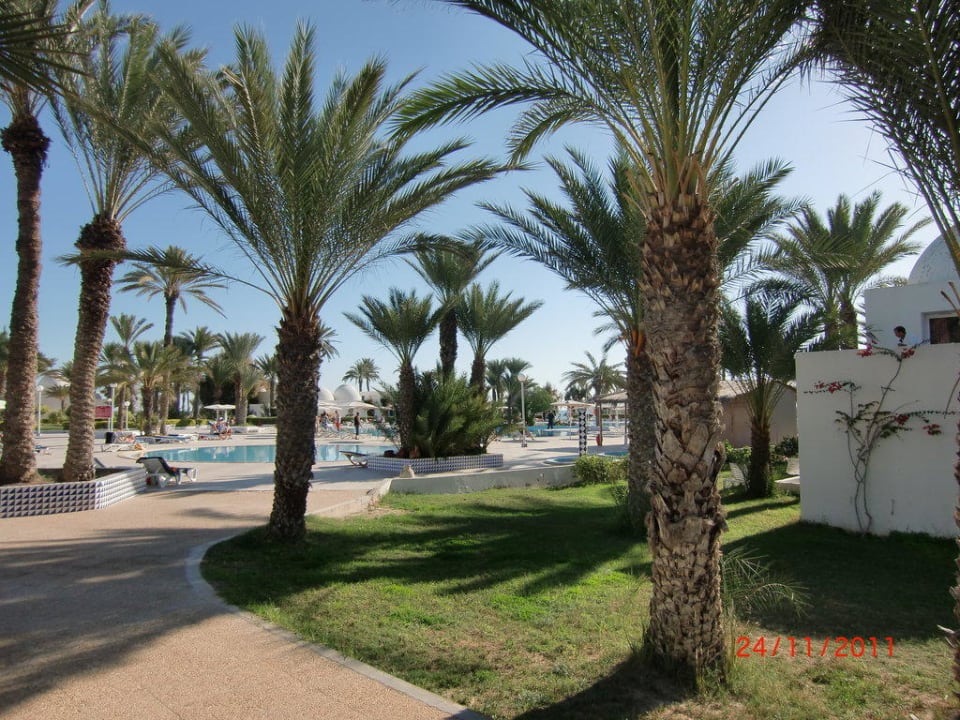 Am Weg zum Pool Hotel El Mouradi Djerba Menzel