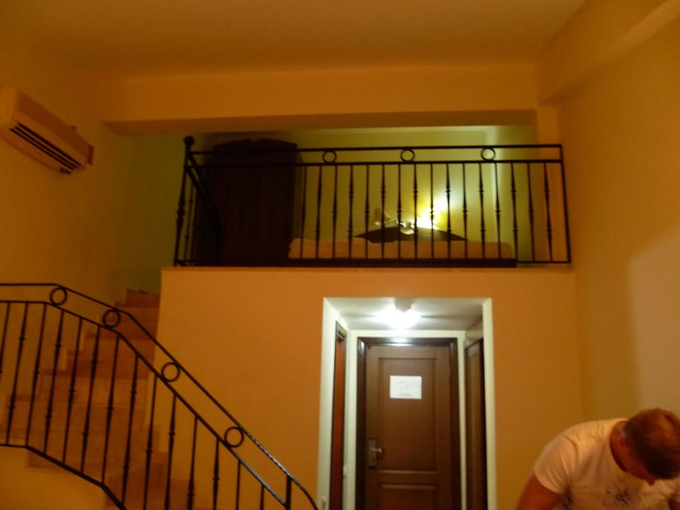 Oben gab es auch ein Bett aber auch nicht besser Hotel Süral Garden