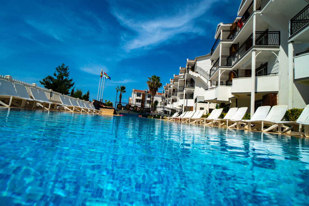 Pool Joker Side Hill