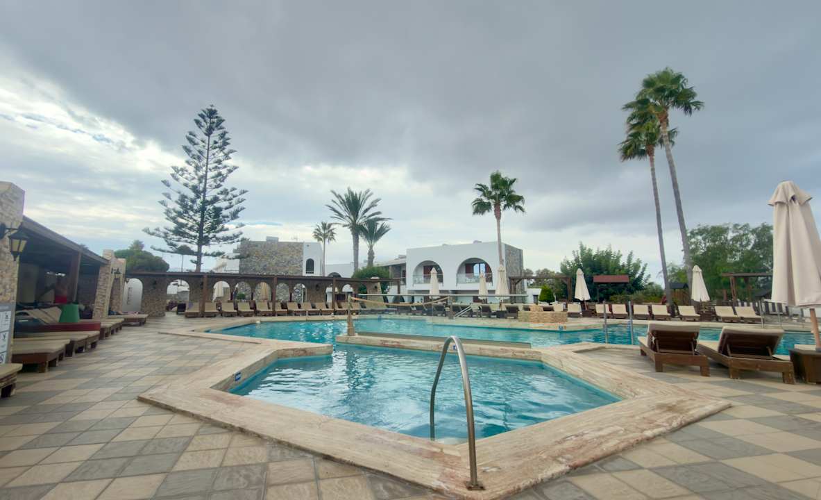 Pool Gaia Garden Hotel