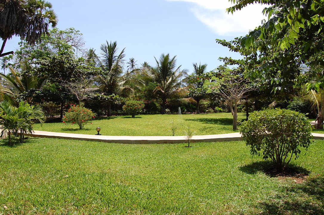 Blick in den Garten Hotel Karibuni Rafiki Beach Resort