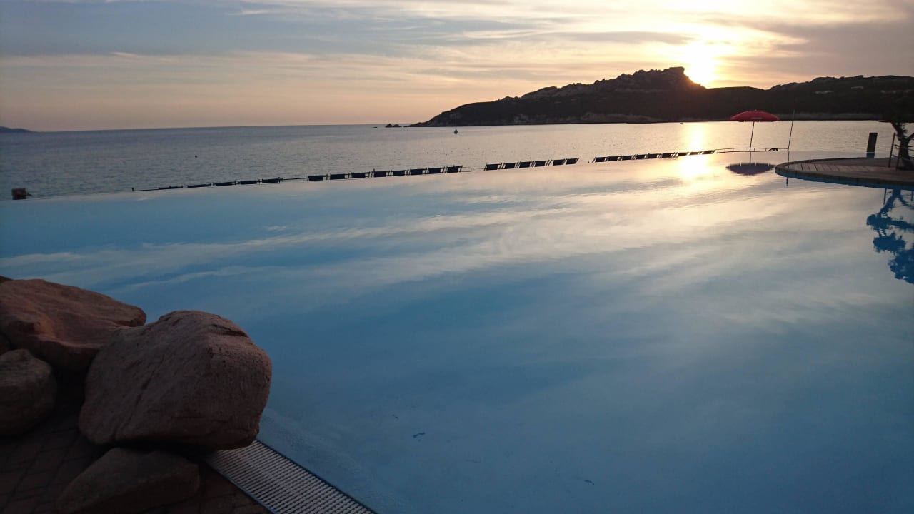 Wunderschön am Abend Colonna Grand Hotel Capo Testa