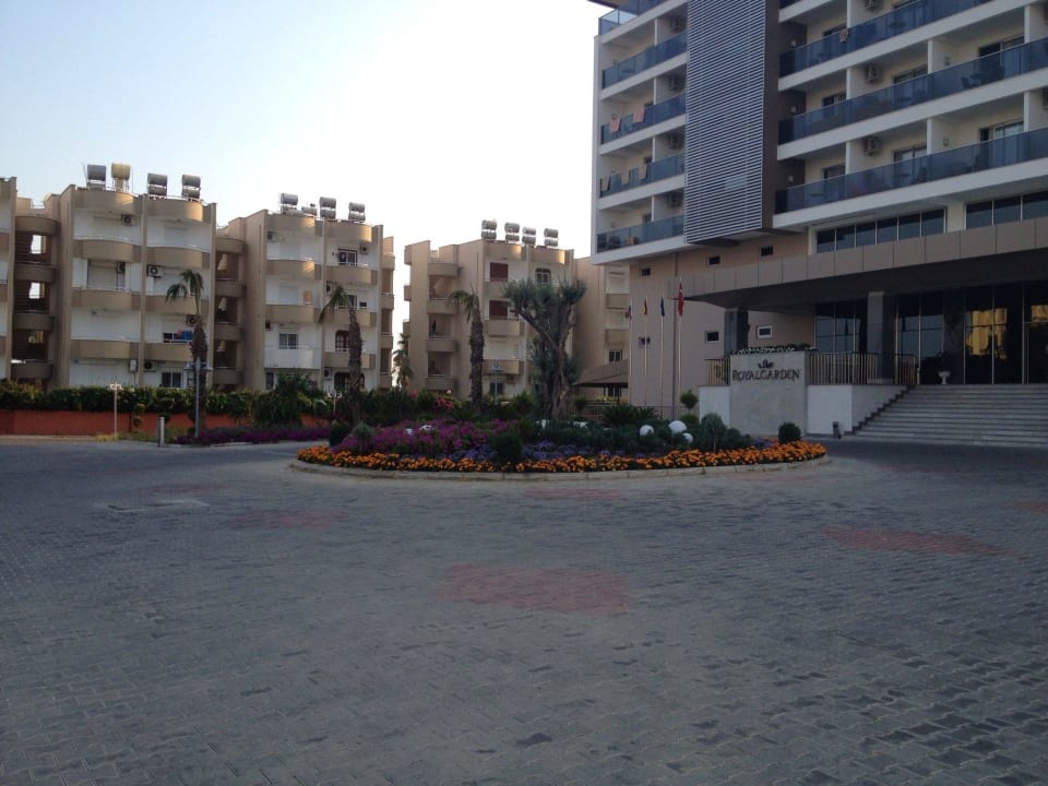 Auffahrt Hotel Royal Garden Beach