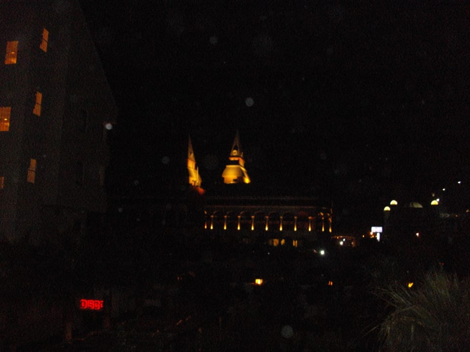 Hotel bei nacht Calimera Hane Garden