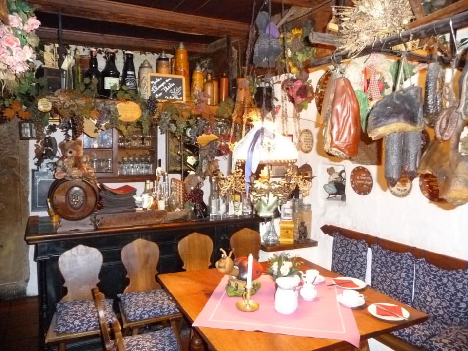 Gastraum mit Theke Hotel Altfränkische Weinstube