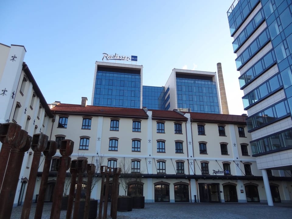 Wejście do hotelu Radisson Collection Hotel, Old Mill Belgrade