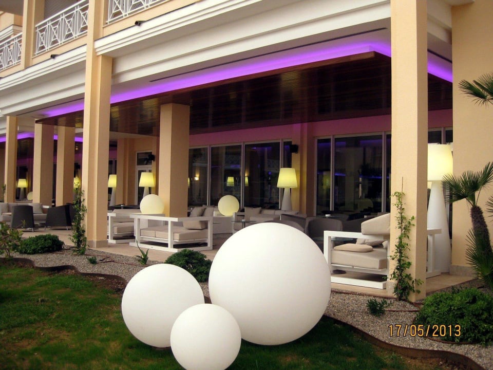 Neuer Außenbarbereich,mit schönen Lampen Hipotels Playa la Barrosa