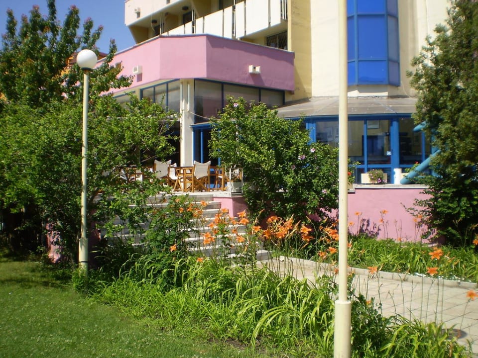 Restauracja od strony basenów Hotel Hawaii