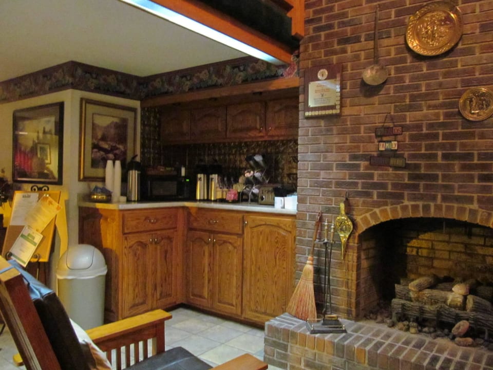 Breakfast area Hotel Highland Manor Inn