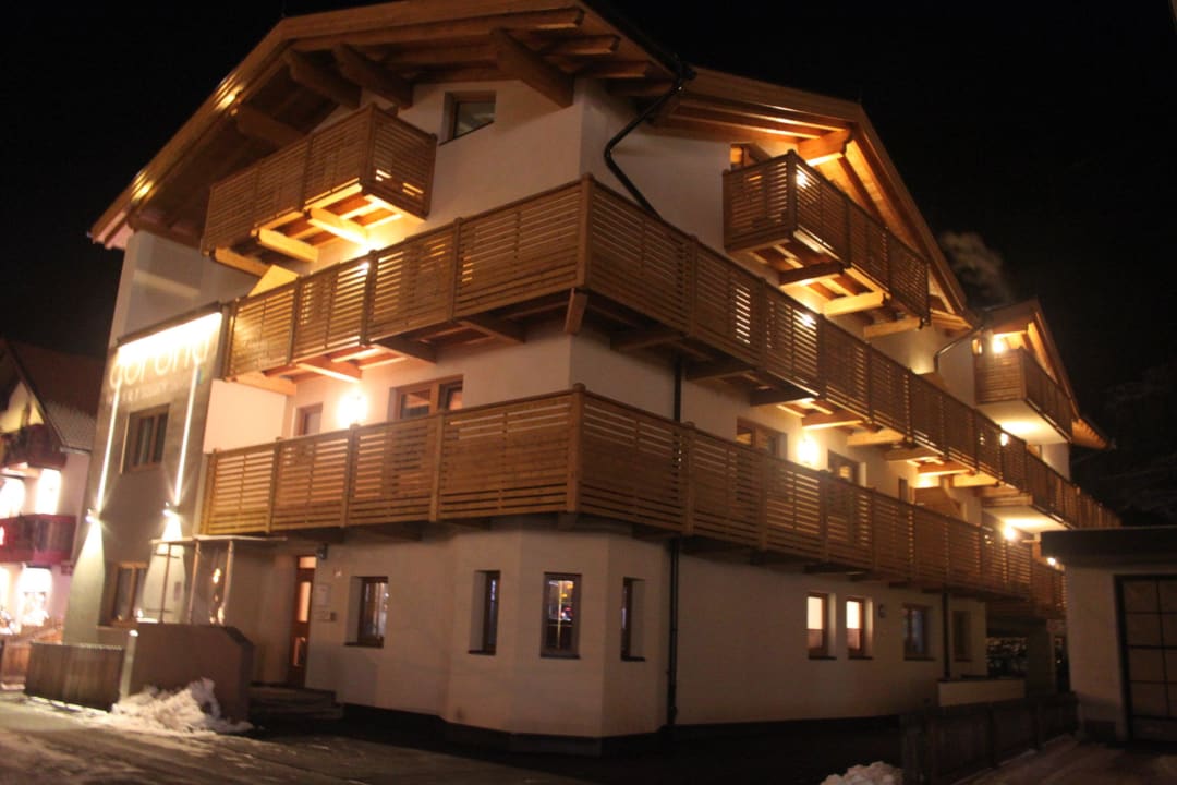 Apart Corona bei Nacht Apart Corona