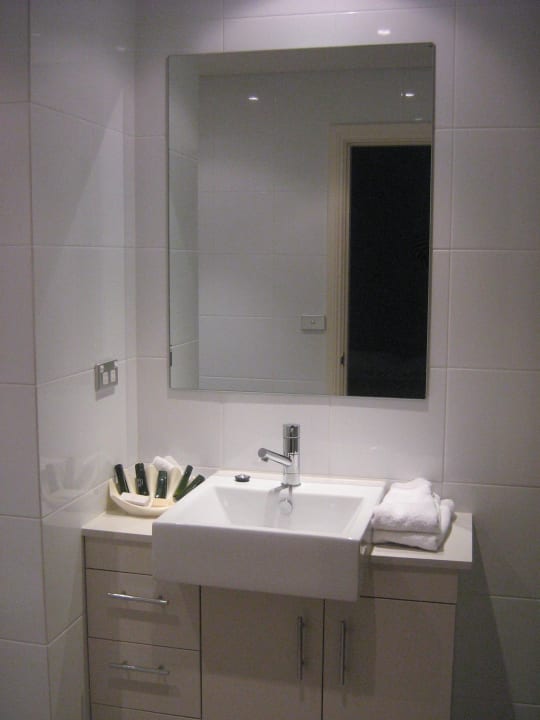 Modern spacious bathrooms Woolloomooloo Waters Apartment Hotel