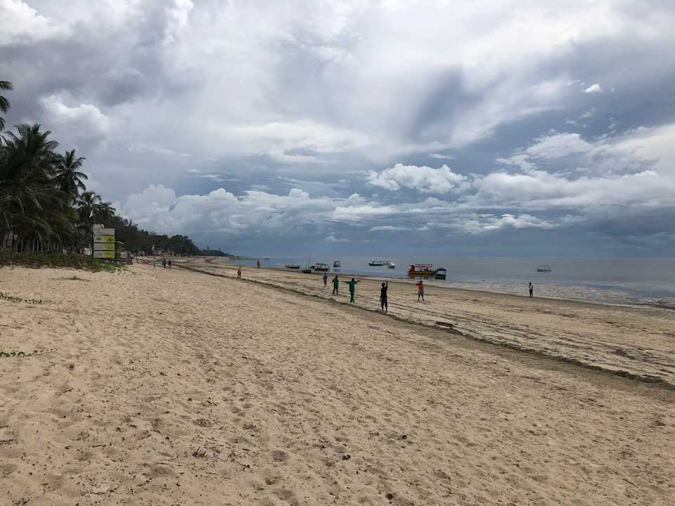 Strand Travellers Beach Hotel & Club