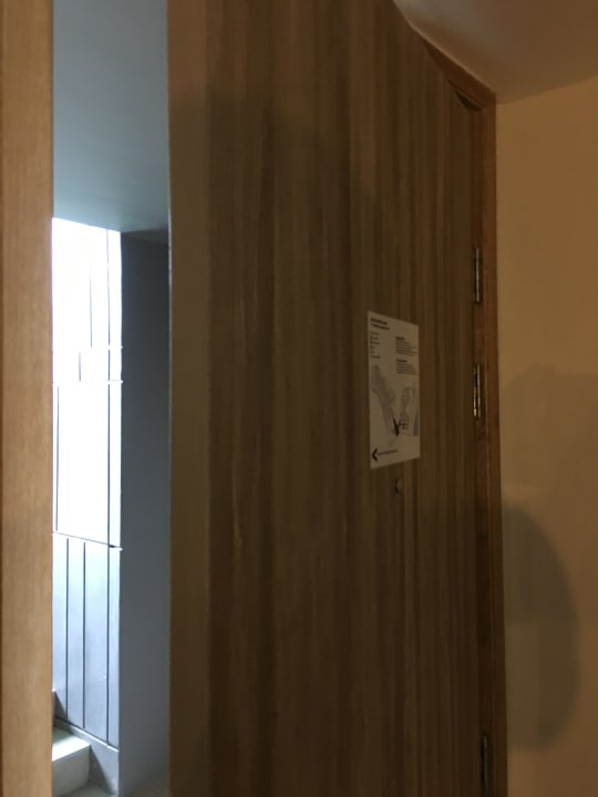 Türe aus Pappe La Vela Khao Lak