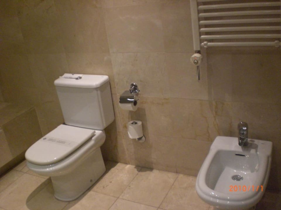 Bad Hotel Mariano Cubi