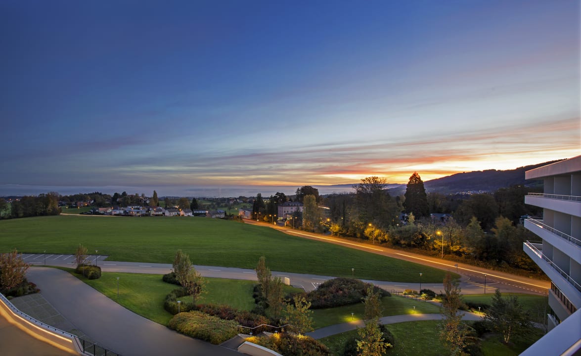 Ausblick Oberwaid - Das Hotel.
