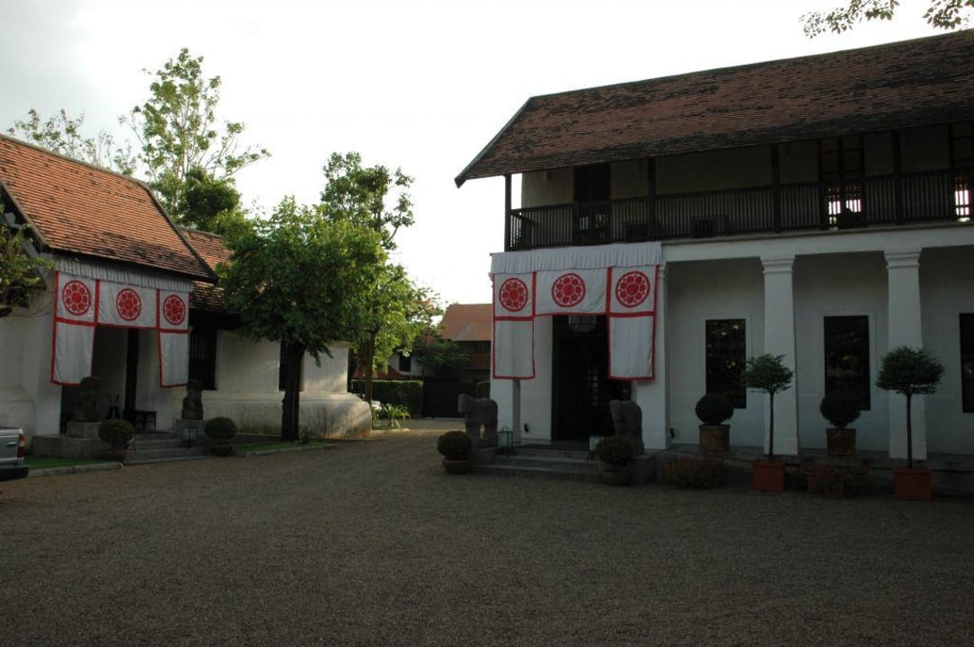 Empfangsbereich, Parkplatz Hotel The Rachamankha