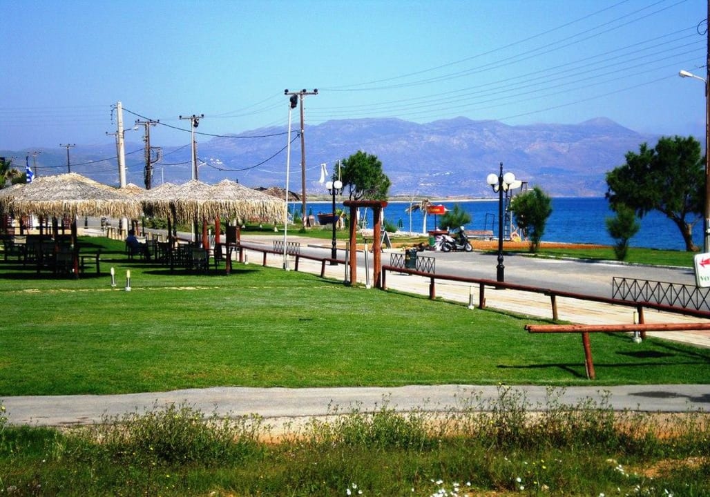 Widok z hotelu na plażę Hotel Castro Beach