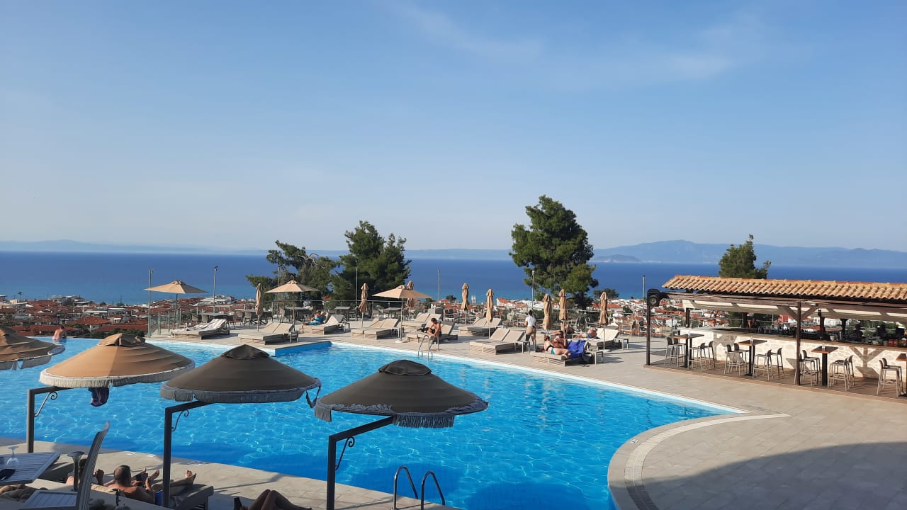 Pool Alia Palace