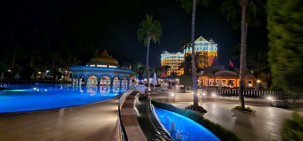 Pool Kamelya Aishen Club