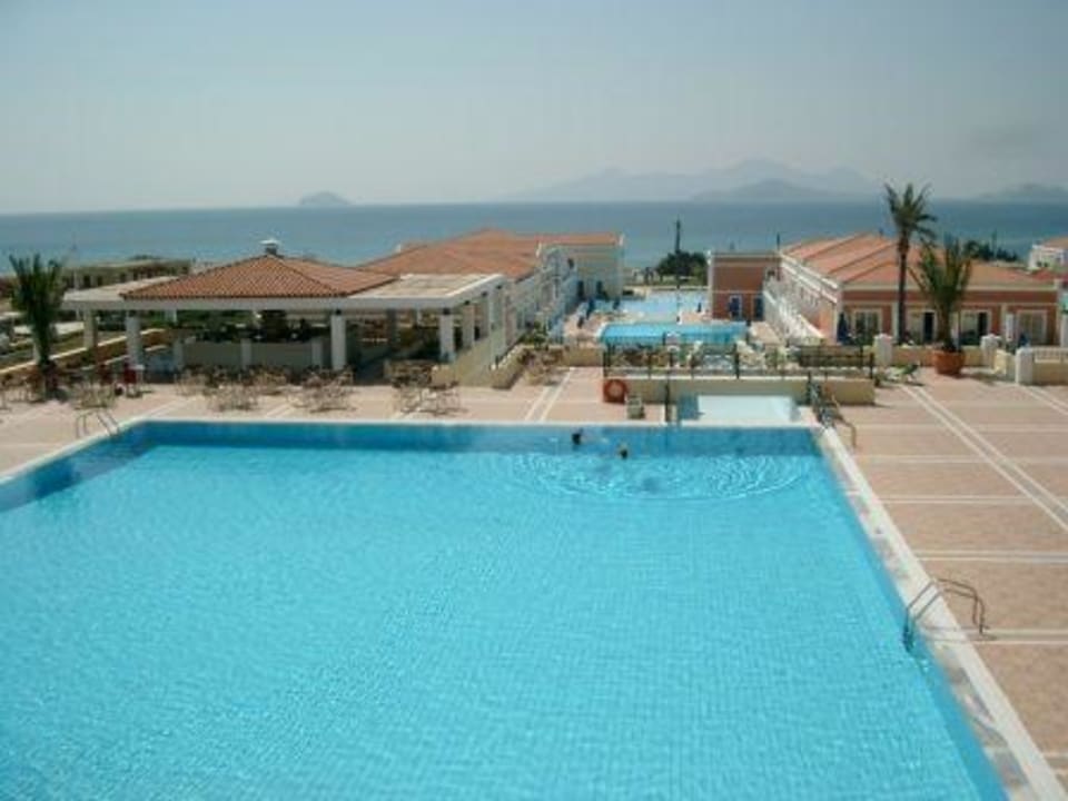 Blick vom Haupthaus auf die Anlage Porto Bello Royal