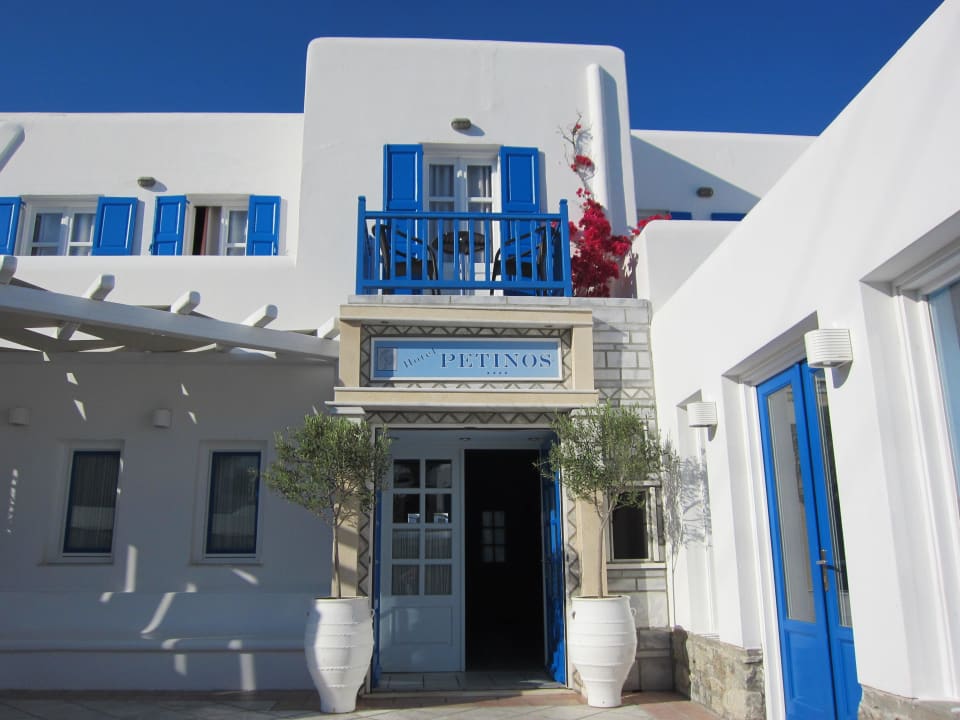 Hoteleingang Hotel Petinos