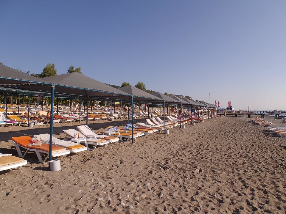 Sand- Kiesstrand Le Jardin Resort