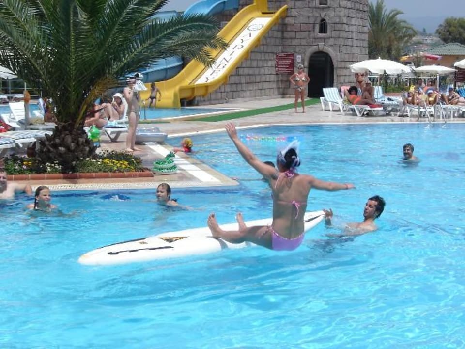 Animation im Pool Aydinbey Gold Dreams