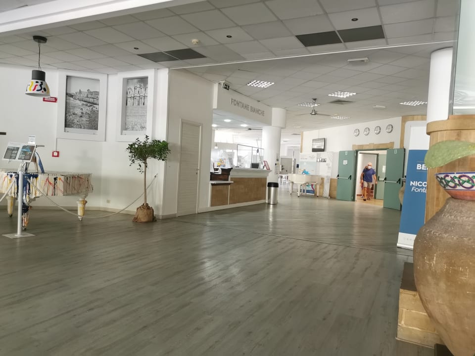 Lobby Fontane Bianche Beach Club