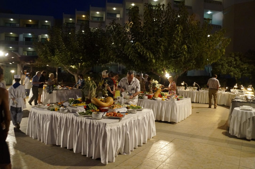 Grieschiches außen Buffet Constantinou Bros Athena Beach Hotel