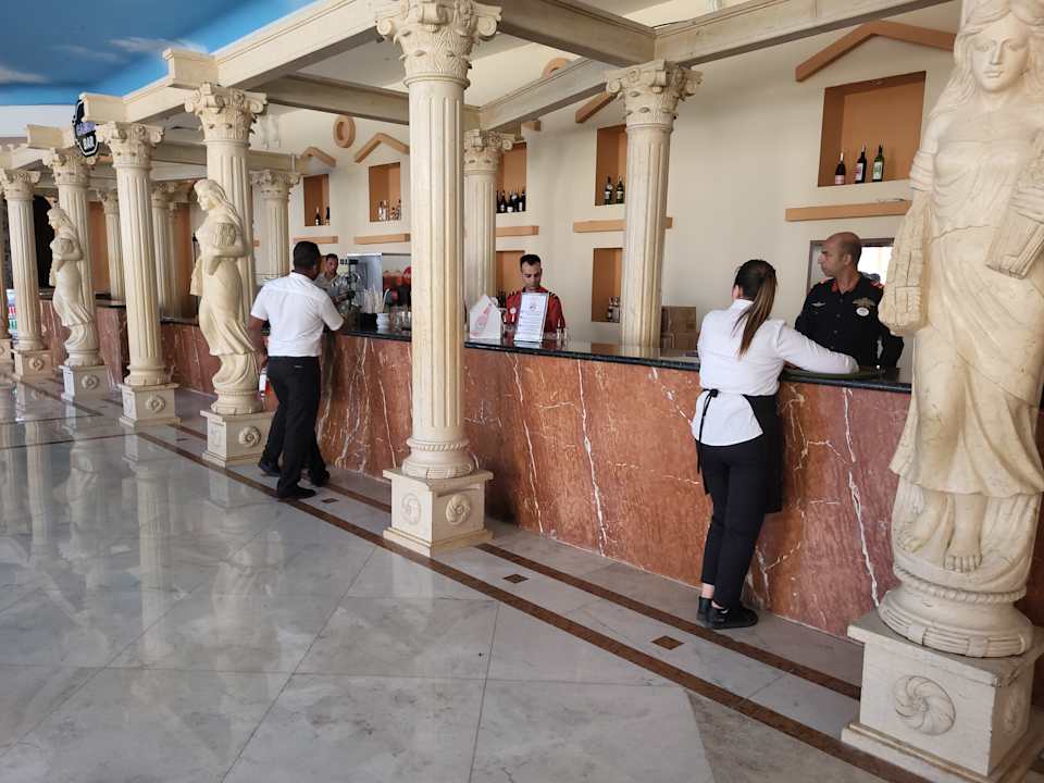 Lobby Hotel Titanic Palace